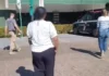 Mãe é presa em flagrante após espancar gravemente filha de 16 anos com ripas e cassetete