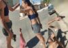 Mulher pega arma de marido policial e ameaça vizinha após se irritar: 'Sai do meu portão'