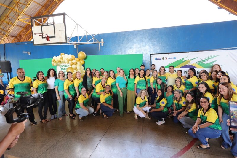 Prefeito convoca alunos a cuidar do patrimônio público durante Hora Cívica