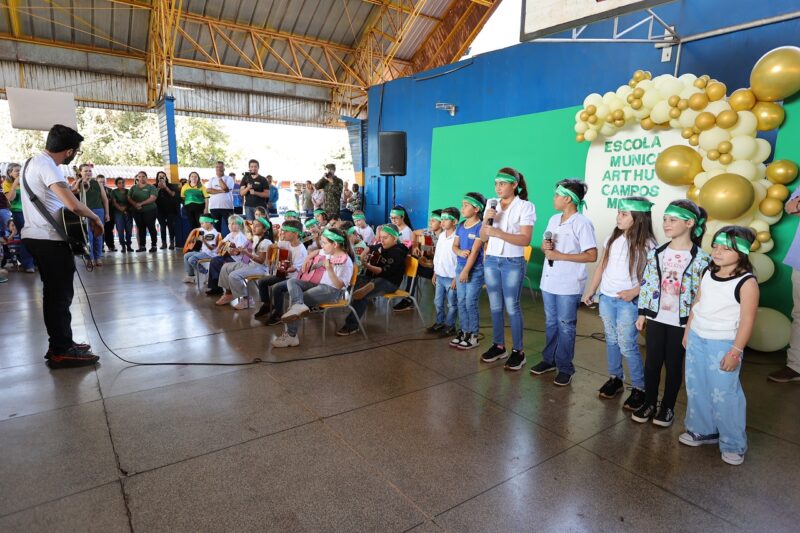 Prefeito convoca alunos a cuidar do patrimônio público durante Hora Cívica