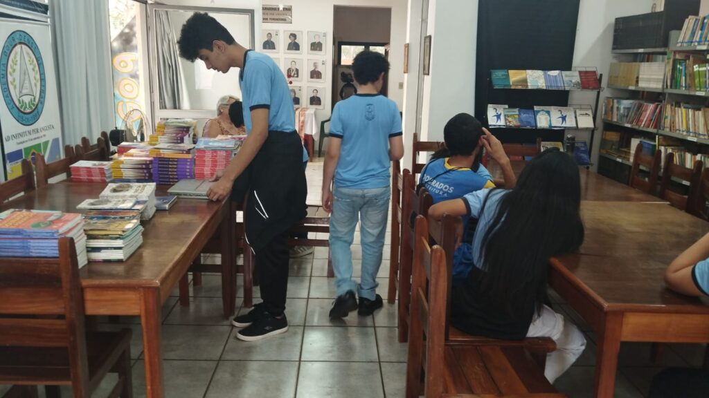 ADL comemora aniversário e Dia Nacional do Livro doando mais de 2.500 livros ADL comemora aniversário e Dia Nacional do Livro doando mais de 2.500 livros