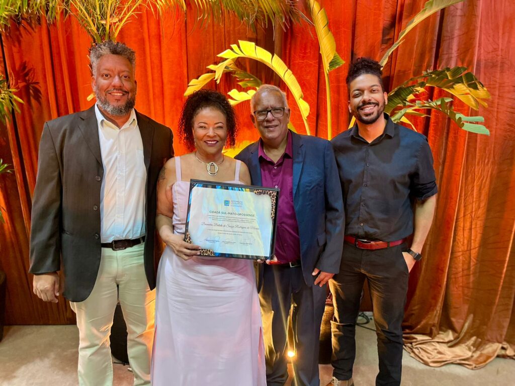 Presidenta da Fetems, Deumeires Morais recebe Título de Cidadã Sul-Mato-Grossense Presidenta da Fetems, Deumeires Morais recebe Título de Cidadã Sul-Mato-Grossense