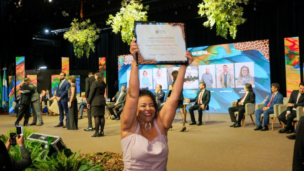 Presidenta da Fetems, Deumeires Morais recebe Título de Cidadã Sul-Mato-Grossense Presidenta da Fetems, Deumeires Morais recebe Título de Cidadã Sul-Mato-Grossense