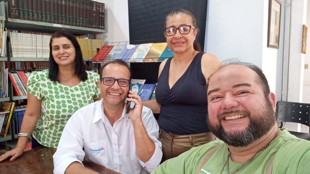 ADL comemora aniversário e Dia Nacional do Livro doando mais de 2.500 livros ADL comemora aniversário e Dia Nacional do Livro doando mais de 2.500 livros