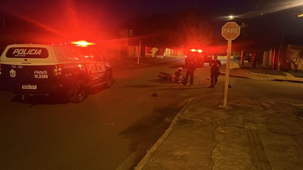 Motociclista colide com viatura oficial no Jardim Márcia, em Dourados Motociclista colide com viatura oficial no Jardim Márcia, em Dourados