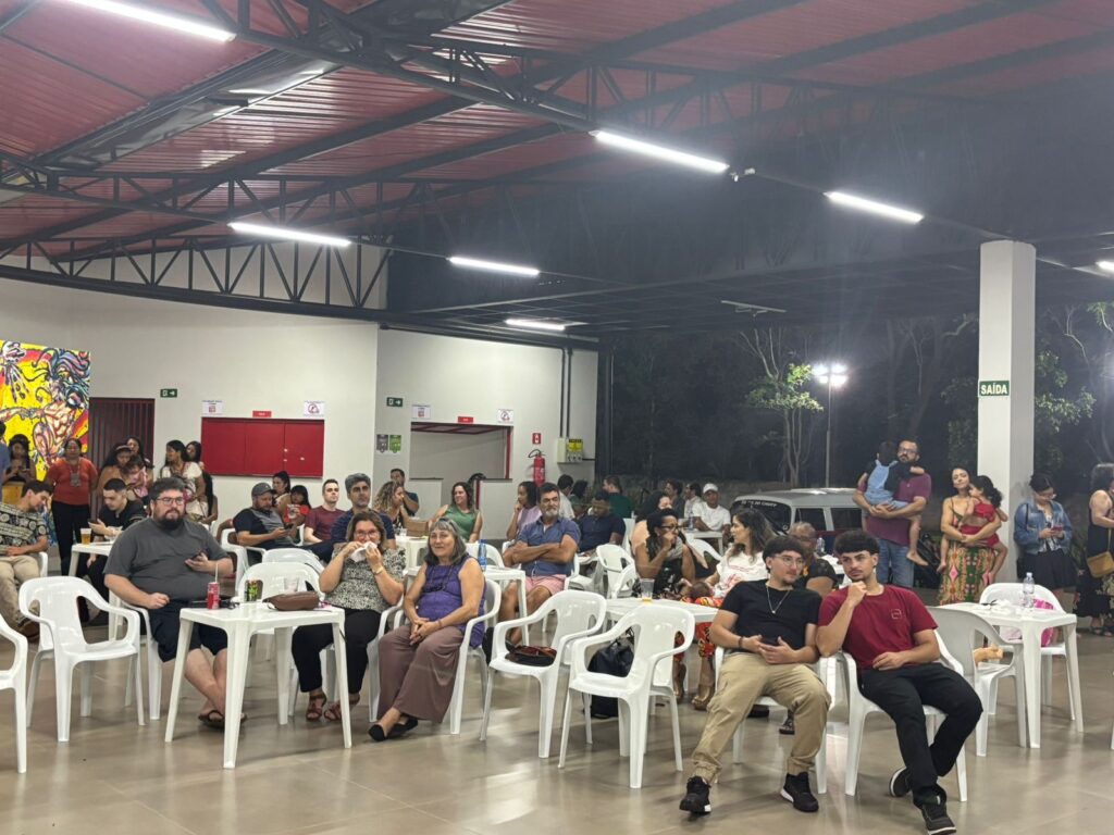 Sarau LeiA Mulheres reúne cerca de 200 pessoas na ADUF Dourados