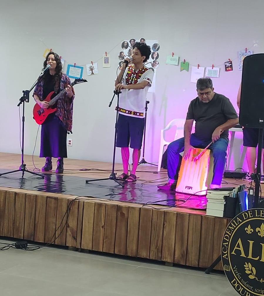 Sarau LeiA Mulheres reúne cerca de 200 pessoas na ADUF Dourados