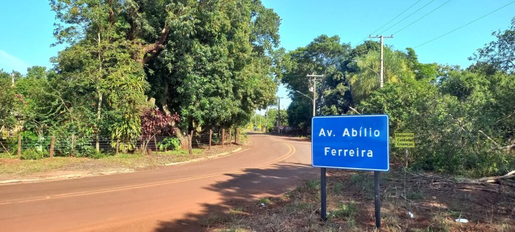 'Picadinha: Distrito de Dourados-MS', por José Tibiriçá Martins Ferreira 'Picadinha: Distrito de Dourados-MS', por José Tibiriçá Martins Ferreira