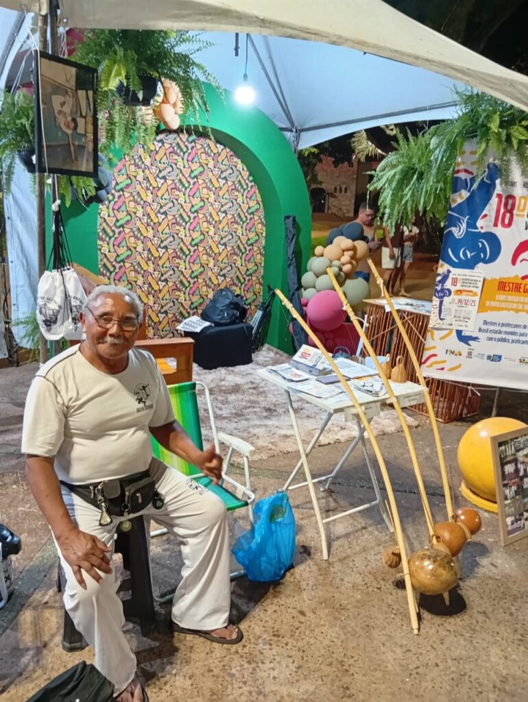 Comafro homenageia o Mestre Guerreiro com a 'Barraca do Mestre' por uma vida dedicada à capoeira e à comunidade