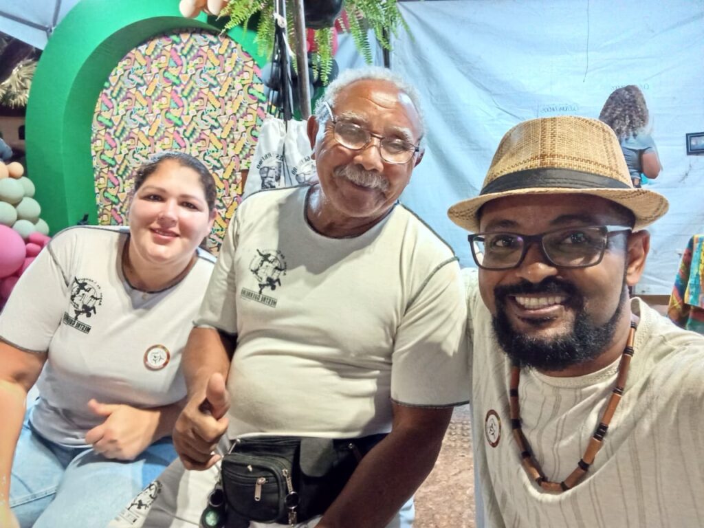 Comafro homenageia o Mestre Guerreiro com a 'Barraca do Mestre' por uma vida dedicada à capoeira e à comunidade