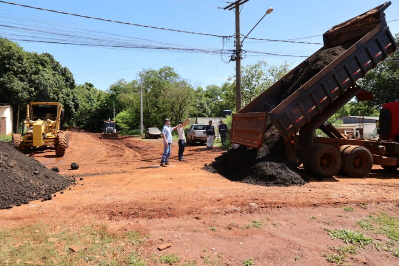 Prefeitura inicia obras para acabar com alagamentos no final da Rua Pedro Rigotti Prefeitura inicia obras para acabar com alagamentos no final da Rua Pedro Rigotti