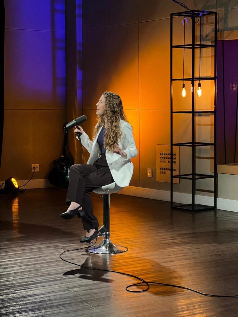 Gabi Andrade lança releitura da música ‘Deus Cura’ gravada com a Graça Music no RJ Gabi Andrade lança releitura da música ‘Deus Cura’ gravada com a Graça Music no RJ