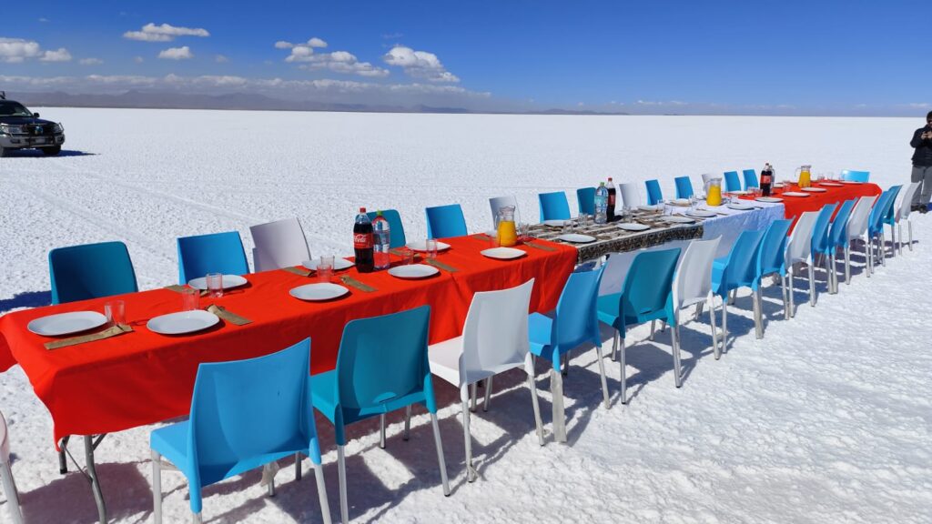 De 'busão', jornalista de MS participa de expedição por cinco países da América do Sul