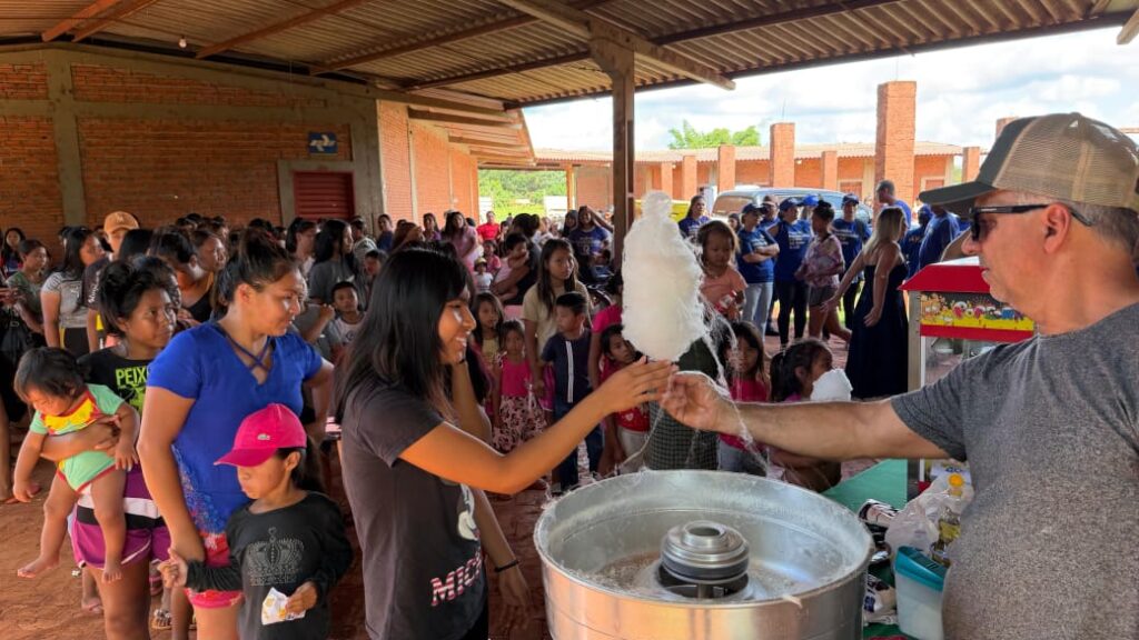 Deputada Lia Nogueira leva alegria a centenas de crianças na Aldeia Bororó