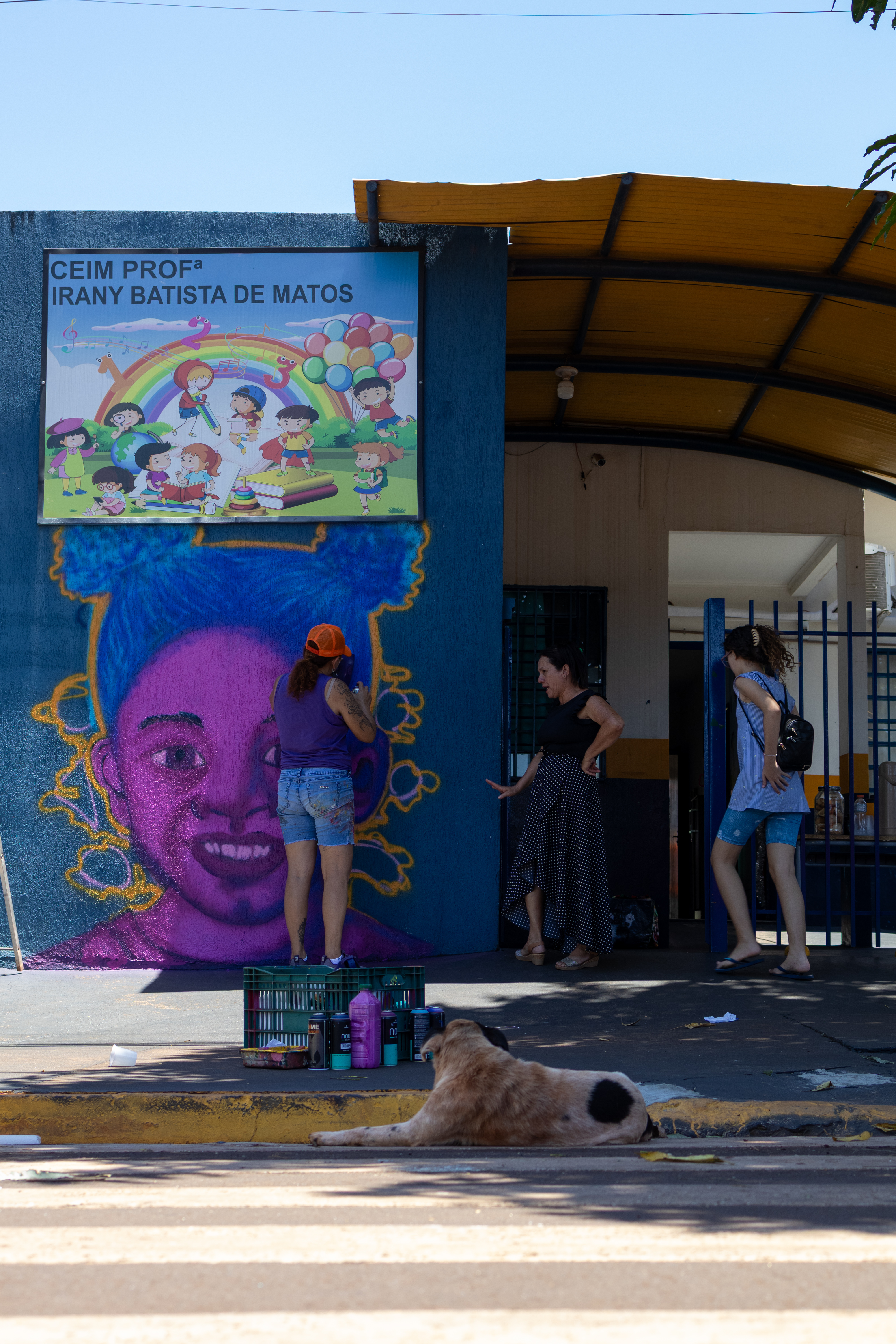 Artistas transformam o CEIM Professora Irany Batista de Matos em um grande mural coletivo