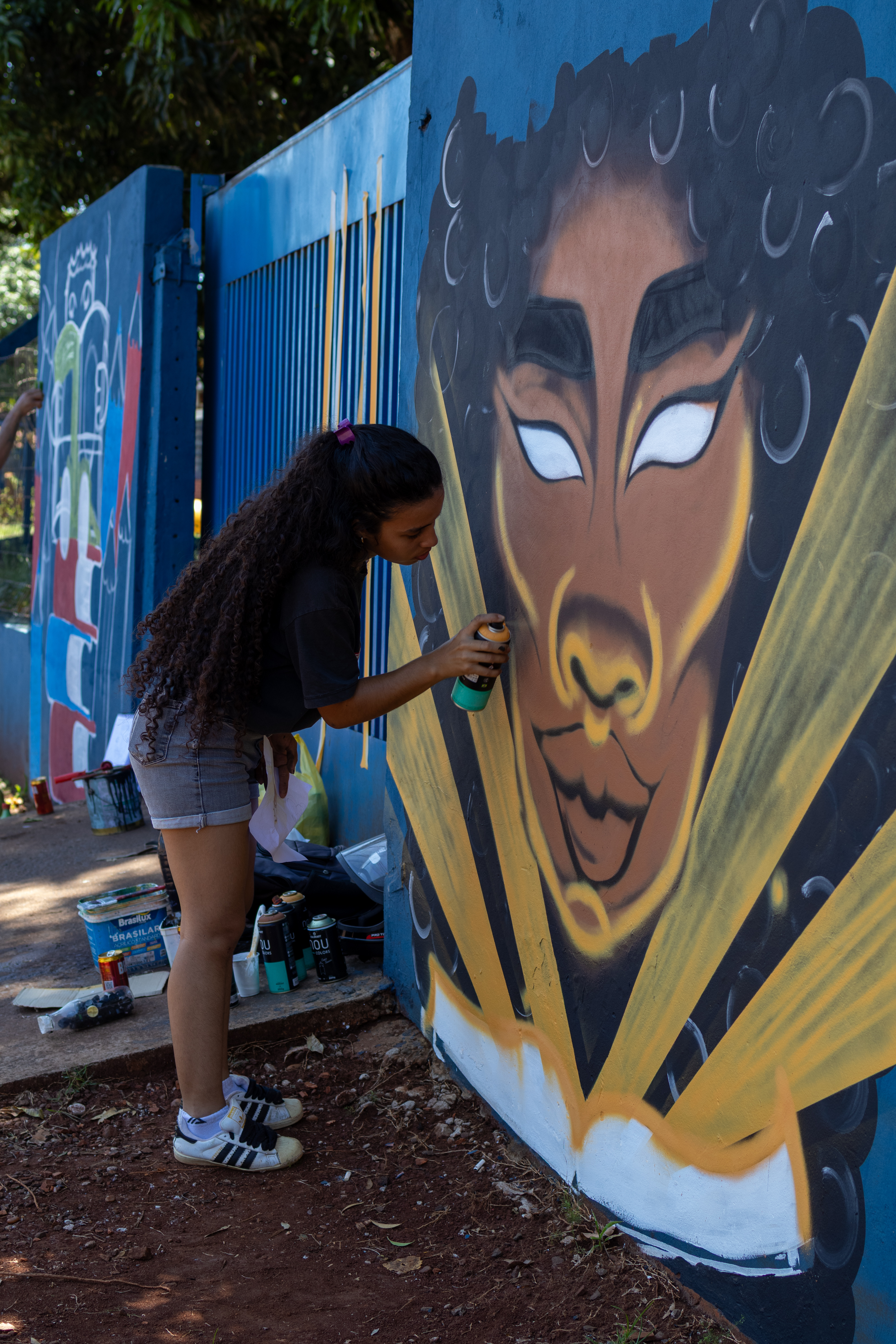 Artistas transformam o CEIM Professora Irany Batista de Matos em um grande mural coletivo