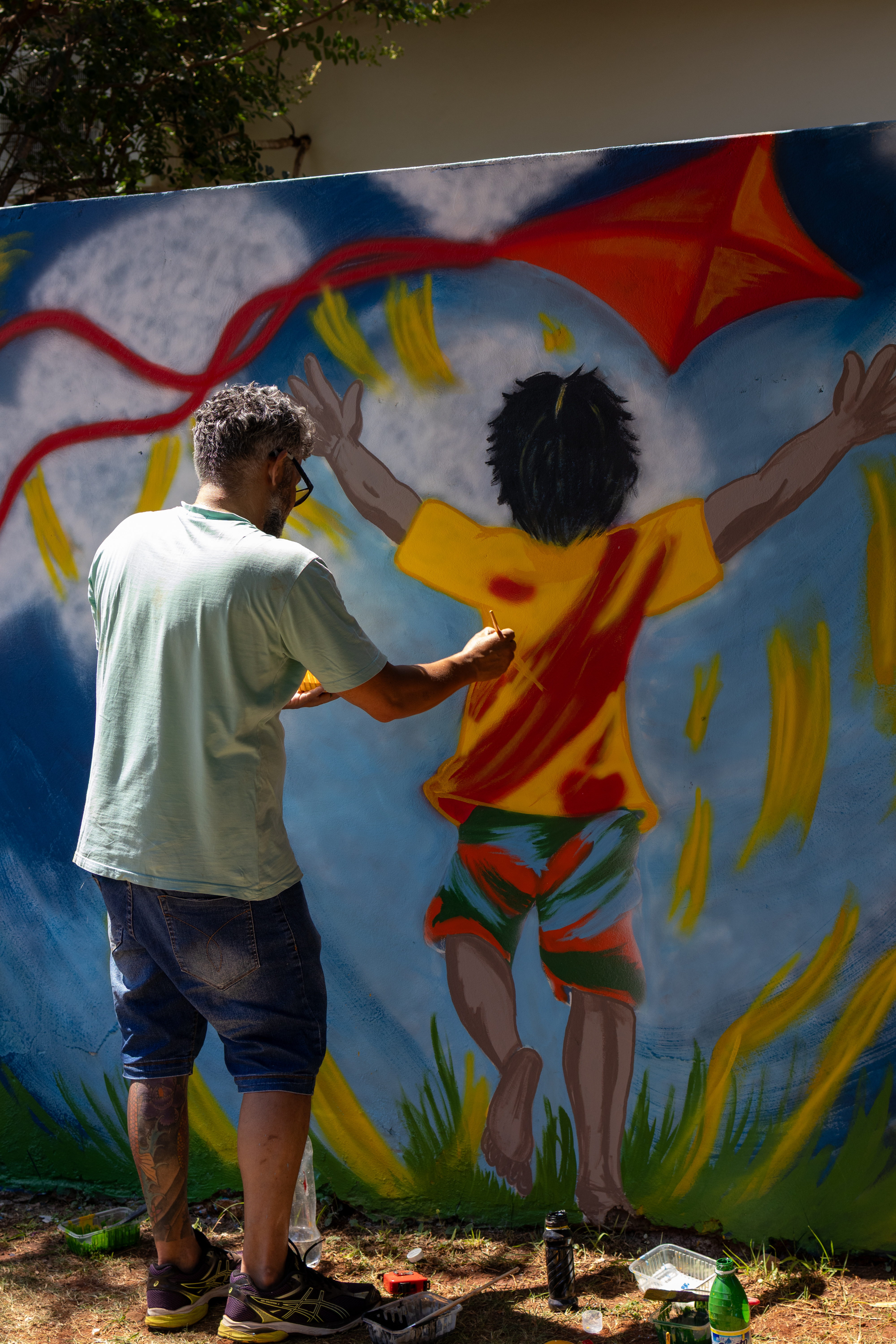 Artistas transformam o CEIM Professora Irany Batista de Matos em um grande mural coletivo