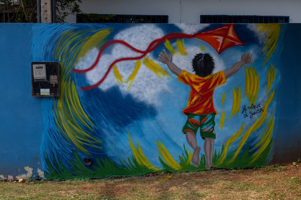 Artistas transformam o CEIM Professora Irany Batista de Matos em um grande mural coletivo