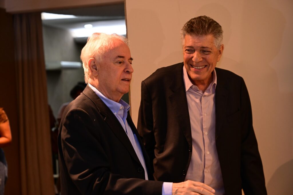 Palestras Imortais: Godofredo de Oliveira Neto defende autonomia da literatura no último Chá Acadêmico da ASL em 2025