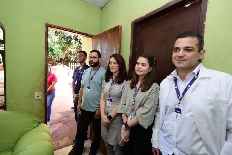 Programa da prefeitura evita que paciente ampute o pé e prefeito celebra recuperação