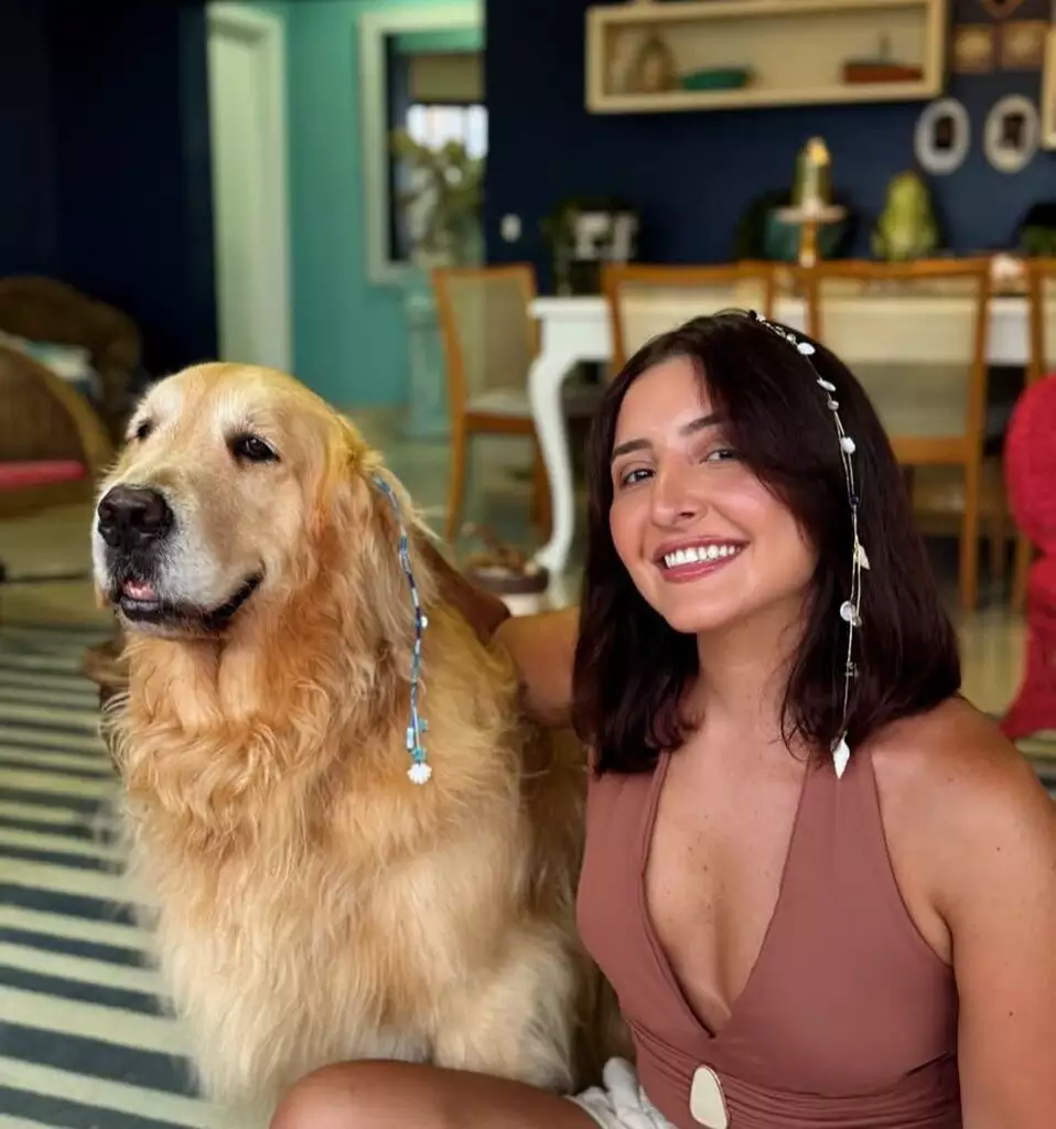 Cão Alfredo faz 'trancinha de tererê' no litoral paulista e vira sensação nas redes