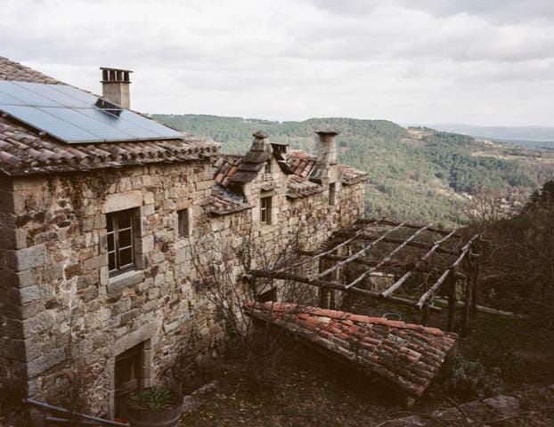 'O que os olhos não veem': fotógrafa francesa revela crenças e memórias em MS