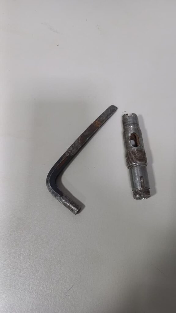 Menor de 16 anos é preso montado em uma motocicleta sendo rebocado por outra moto em Dourados