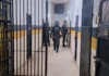 Presidiária abre cela, agride policiais penais e incita rebelião com 58 detentas