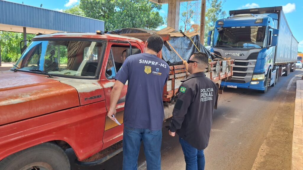 PRFs e Policiais Penais Federais protestam na BR-262 por criação de fundo contra o crime