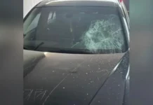 Mulher risca lataria e joga água sanitária em BMW após suposta traição