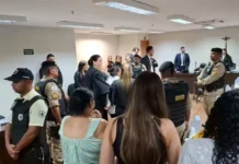 Mãe que matou e cortou pênis de abusador da filha de 11 anos é absolvida