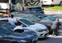 Tiros em frente á prédios deixam dois mortos e um policial ferido