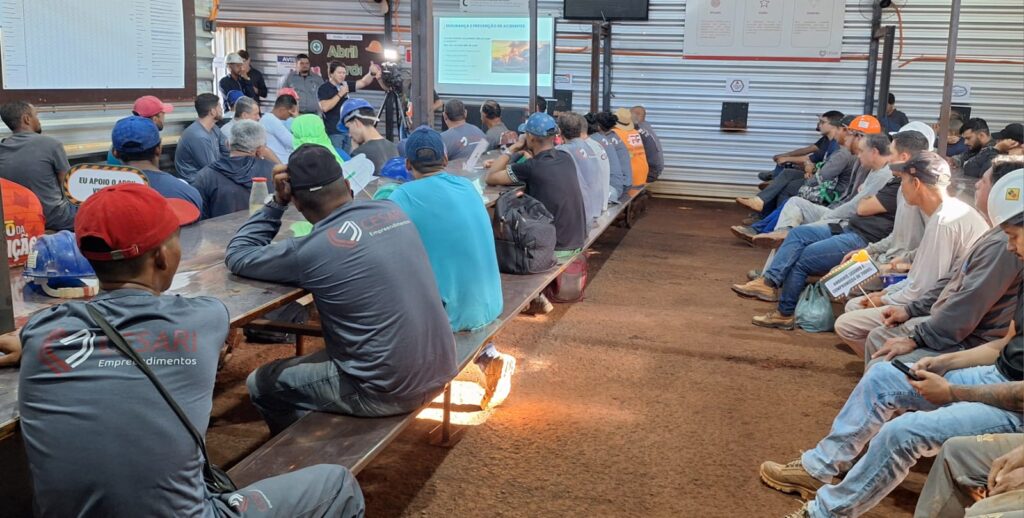 Abril Verde: palestra em canteiro de obras reforça prevenção e segurança no trabalho