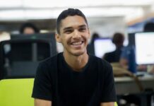 Filho de diarista é aprovado em medicina na federal; largou namorada e celular