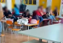 MS: Atingido por bola de papel, professor joga carteira contra 3 alunos em sala de aula