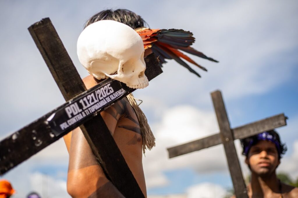 Em marcha, povos indígenas confrontam Congresso: os territórios indígenas não estão à venda