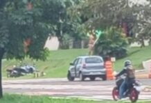 (Vídeo) Mulher de calcinha e sutiã protesta sobre carro em Campo Grande