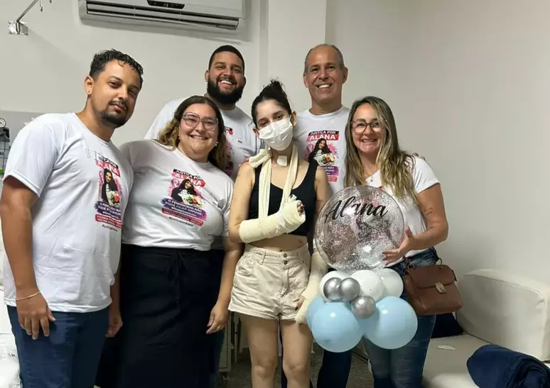 'Preciso ter forças para lutar', diz mãe sobre filha vítima de tentativa de feminicídio