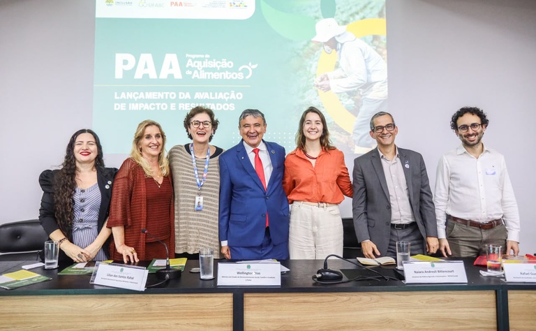 PAA aumenta renda de agricultores familiares em até 30% e reduz dependência do Cadastro Único PAA aumenta renda de agricultores familiares em até 30% e reduz dependência do Cadastro Único