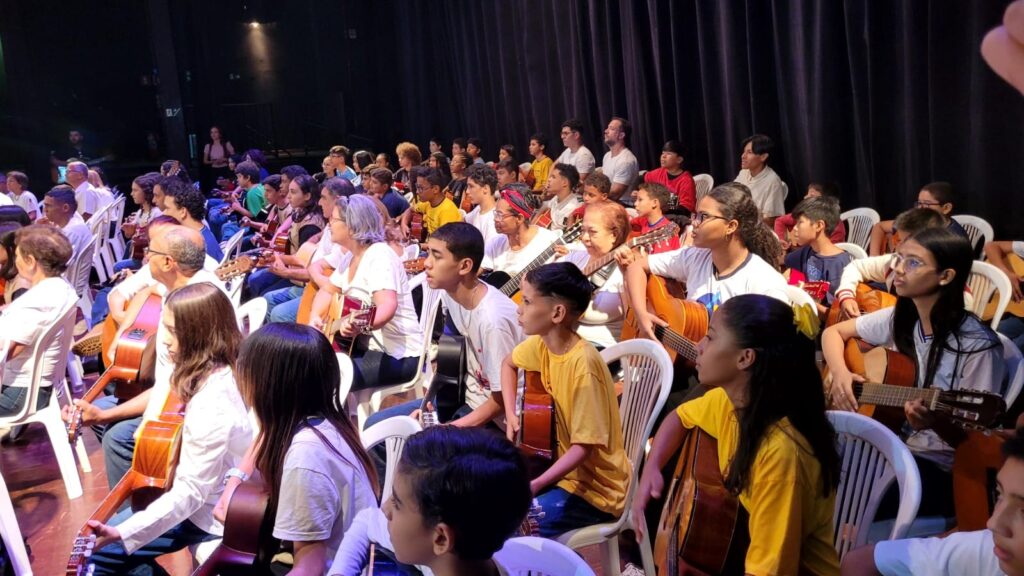 Alunos de projeto social da UFMS dividem palco com músicos internacionais em recital gratuito neste domingo Alunos de projeto social da UFMS dividem palco com músicos internacionais em recital gratuito neste domingo