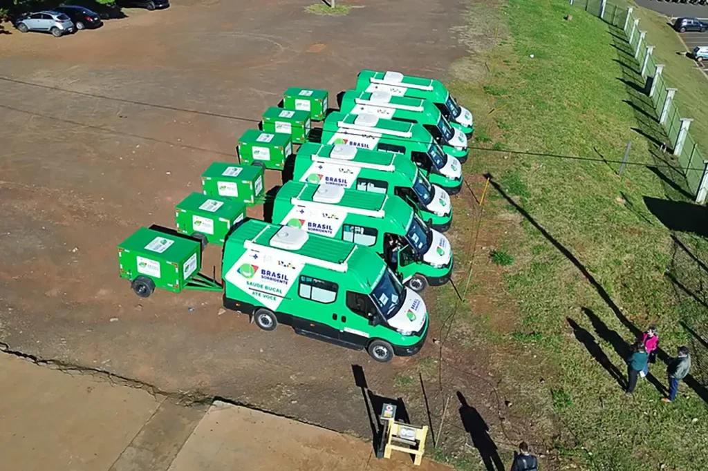 'É por um Brasil Sorridente', diz Vander na entrega de veículos e equipamentos para a saúde bucal