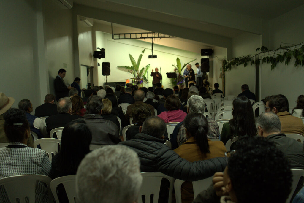 Veja álbum de fotos do lançamento do livro 'A Revolta da Natureza', de Ermínio Guedes Veja álbum de fotos do lançamento do livro 'A Revolta da Natureza', de Ermínio Guedes