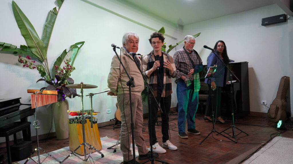 Veja álbum de fotos do lançamento do livro 'A Revolta da Natureza', de Ermínio Guedes Veja álbum de fotos do lançamento do livro 'A Revolta da Natureza', de Ermínio Guedes