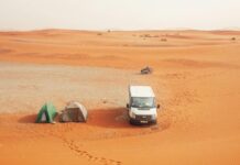 Caminhão quebra, e 49 pessoas morrem de sede no deserto