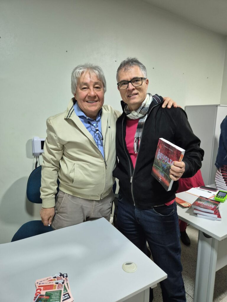 Veja álbum de fotos do lançamento do livro 'A Revolta da Natureza', de Ermínio Guedes Veja álbum de fotos do lançamento do livro 'A Revolta da Natureza', de Ermínio Guedes