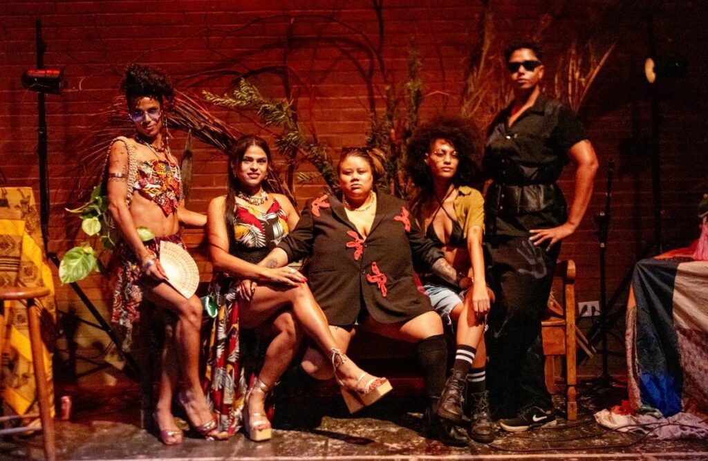 Oficina em Dourados une moda, arte e Cultura Ballroom para celebrar o Mês do Orgulho LGBTQIAPN+ Oficina em Dourados une moda, arte e Cultura Ballroom para celebrar o Mês do Orgulho LGBTQIAPN+