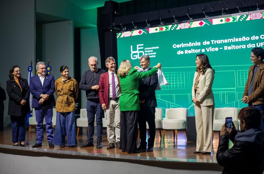 Etienne Biasotto e Danielle Marques Vilela tomam posse na Reitoria da UFGD