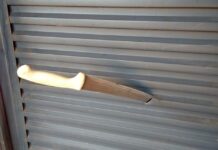 MS: homem de 40 anos invade casa com faca e é baleado com bala de borracha
