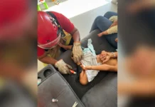 Criança passa supercola no sofá, fica grudada e mobiliza bombeiros