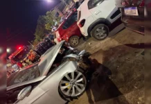 Motorista bate em 5 carros em festa junina, fere homem e foge